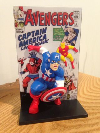 Loot Crate Exclusive The Avengers Captain America 3d Comic Standee With/box