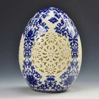 Chinese Blue And White Porcelain Egg Shape Openwork Carving Art D01
