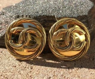 Authentic Rare Vintage Chanel Cc Logo Gold Tone Round Rope Clip Earrings