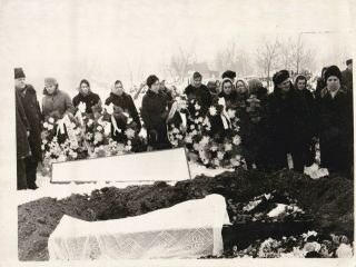 1970 Post Mortem Funeral Coffin Corpse Dead Woman Mourning Soviet Russian Photo