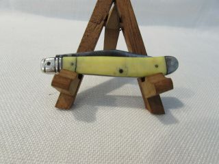 Vintage Camillus 2 Blade 22 Folding Pocket Knife Yellow Handle Made In Usa
