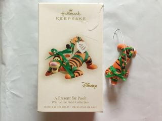 Hallmark Christmas Ornament Disney A Present For Pooh Tigger As A Gift 2008