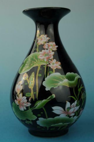 Chinese Old Jingdezhen Porcelain Hand Painted Lotus Pattern Vase C01