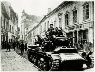 Soviet Army Enters Vilnius,  Lithuania - Rare World War Ii Gelatin Silver Print