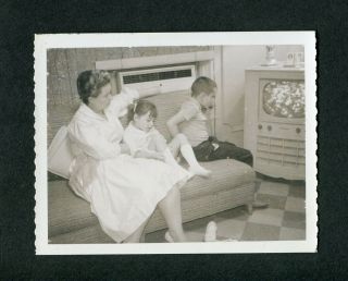 Vintage Polaroid Photo Woman W/ Kids Girl & Boy Watching Tv Television 395027