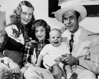 Hank Williams,  Sr.  With His Family In 1949 - 8x10 Publicity Photo (ab - 417)