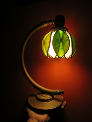 Antique 1910 Brass w/SLAG GLASS TULIP LAMP Shade Green/White Student Desk Lamp 3