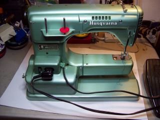 VINTAGE HUSQVARNA VIKING CL21A sewing machine,  