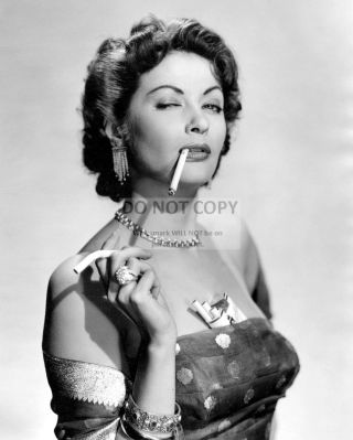 Yvonne De Carlo W/ Cigarette In Her Mouth And Pack In Bosom 8x10 Photo (zy - 978)