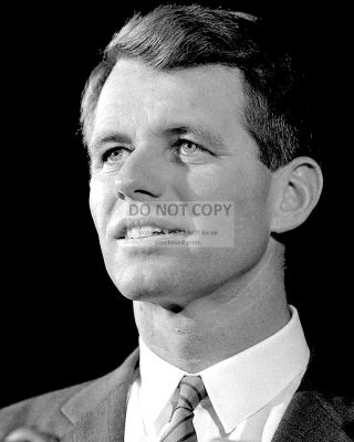 Robert F.  Kennedy - 8x10 Photo (da985)