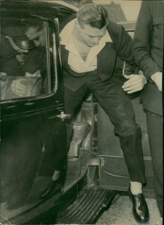 Vintage Photograph Of Frank Samuel Mitchell Remanded To Brixton