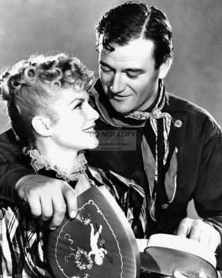 John Wayne And Claire Trevor In " Stagecoach " - 8x10 Publicity Photo (mw029)