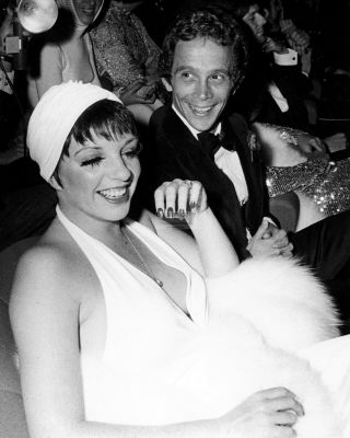Liza Minnelli & Joel Gray @ The " Cabaret " Premiere In 1972 - 8x10 Photo (op - 183)