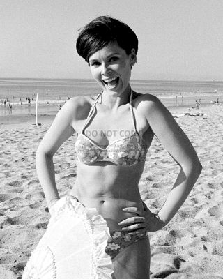 Actress Yvonne Craig Pin Up - 8x10 Publicity Photo (sp188)