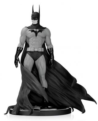 Batman Black And White Statue By Michael Turner Lmtd Edition