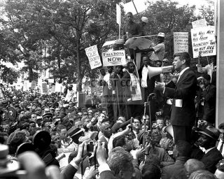Robert Kennedy Speaks To Crowd Outside Justice Dept In 1963 8x10 Photo (da - 335)