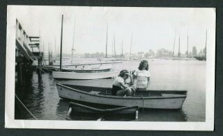 Vintage 1940s Photo Pretty Girls In Boat Dock Newport Ca Wwii Pilot Note 994003