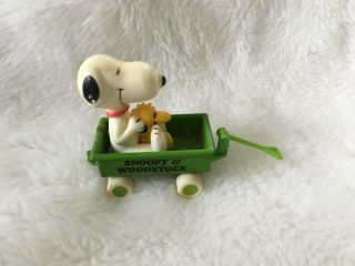 Rare Vintage Peanuts Snoopy & Woodstock Handfuls Diecast Metal Green Wagon Toy