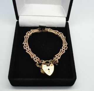 Delightful Vintage 9ct Gold Child ' s Gate Bracelet with Heart Padlock 3