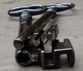 19th Century French Wrought Iron Keys With Complex - Shaped Bits