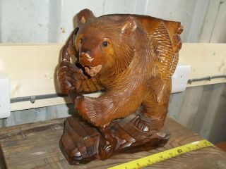 LARGE VINTAGE JAPANESE HAND MADE CARVED WOOD BLACK FOREST STYLE BEAR SALMON 2