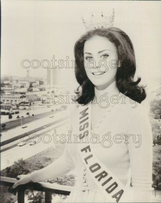 1974 Press Photo Lovely Crowned Miss Florida Delta Burke Miss America Contest