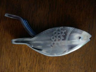 Stainless Steel Fish Shaped Lemon Wedge Squeezer For Seafood