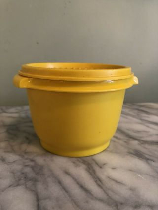 Tupperware Vintage Servalier Yellow Bowl 886 W/ Seal 20 Oz.  (1173)