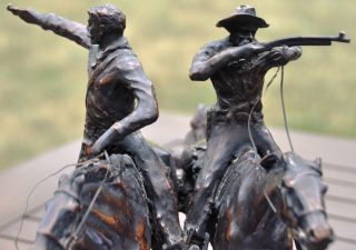 Unique American Bronze Signed Remington Cowboys Horses Guns
