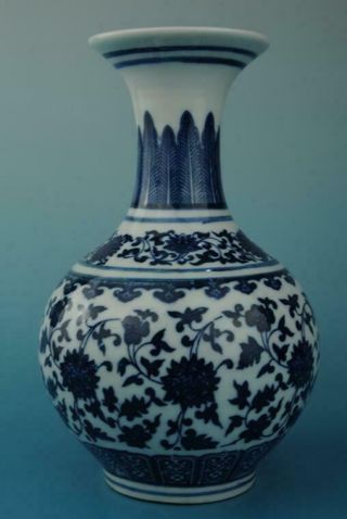 Chinese Old Hand - Made Blue &white Porcelain Hand Painted Flower Pattern Vase C01