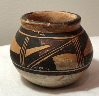 Antique Vintage Hand Painted Native American Pot Pottery Deep Bowl 4.  5 " W 3.  5 " H