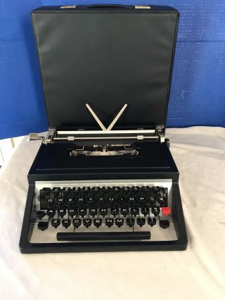 Vintage Underwood 320 Portable Typewriter W/carry Case Made In Spain