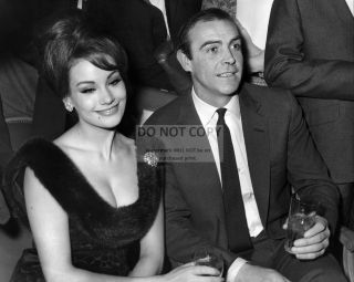 Sean Connery And Claudine Auger In 1965 - 8x10 Publicity Photo (az560)