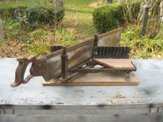 Vintage/antique Miter Box With Henry Disston Backsaw