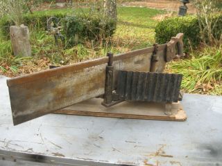 Vintage/Antique Miter Box with Henry Disston Backsaw 2