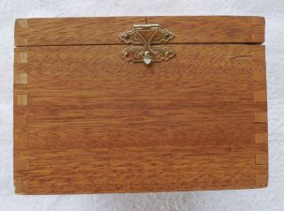 VINTAGE WOODEN RECIPE BOX WITH HINGED LID AND DOVETAIL CORNERS 2