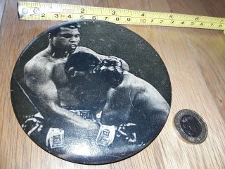 Vintage 1960s Boxer Muhammad Ali V Joe Frazier Boxing Pin Back Badge
