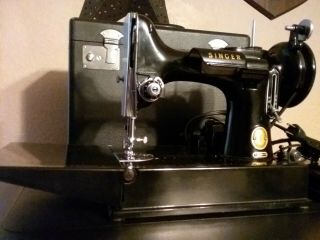 Singer Vintage Featherweight Sewing Machine Model 221