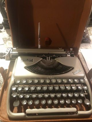 Groma Kolibri Vintage " Cold War " Typewriter