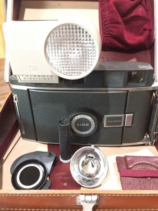 Vintage Polaroid 110b Pathfinder Land Camera
