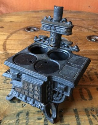 Vintage Cast Iron Miniature Queen Stove,  Dollhouse Toy Or Salesman Sample