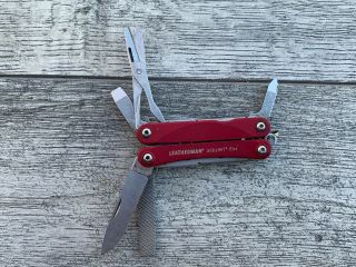 Leatherman Squirt Es4 Keychain Tool W/ Electrical Wire Strippers
