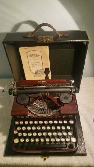 Vintage Royal Typewriter P1 Wood Grain With Case