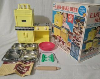 Vintage Betty Crocker Easy Bake Oven 1969 Kenner Model 1350 Yellow