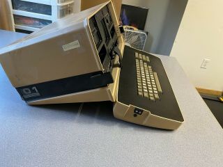 Osborne 1 CP/M Portable Vintage Computer.  Not - parts/repair 2
