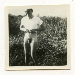 18 Vintage Photo Nude Soldier Man Tee Shirt On Beach Snapshot Gay