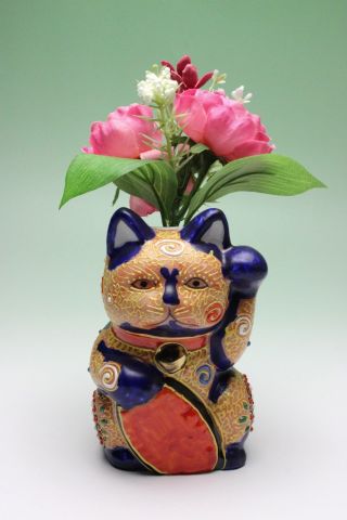 Raised Moriage Maneki Neko Bud Vase Beaded Lucky Cat Porcelain Pen Holder
