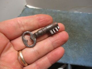 Exc cond ornate old SMOKIE padlock lock with a key.  n/r 2