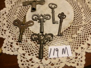 Vintage Antique Fancy Ornate 5 Key Set 119 M