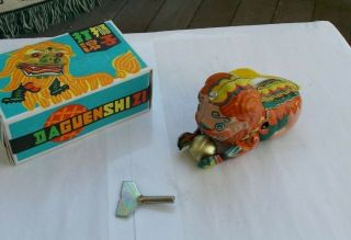 Vintage 4 " Tin Toy Wind Up Foo Dog Litho Oriental & Key Box Daguenshizi